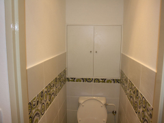 zachod-zelene-ornamenty